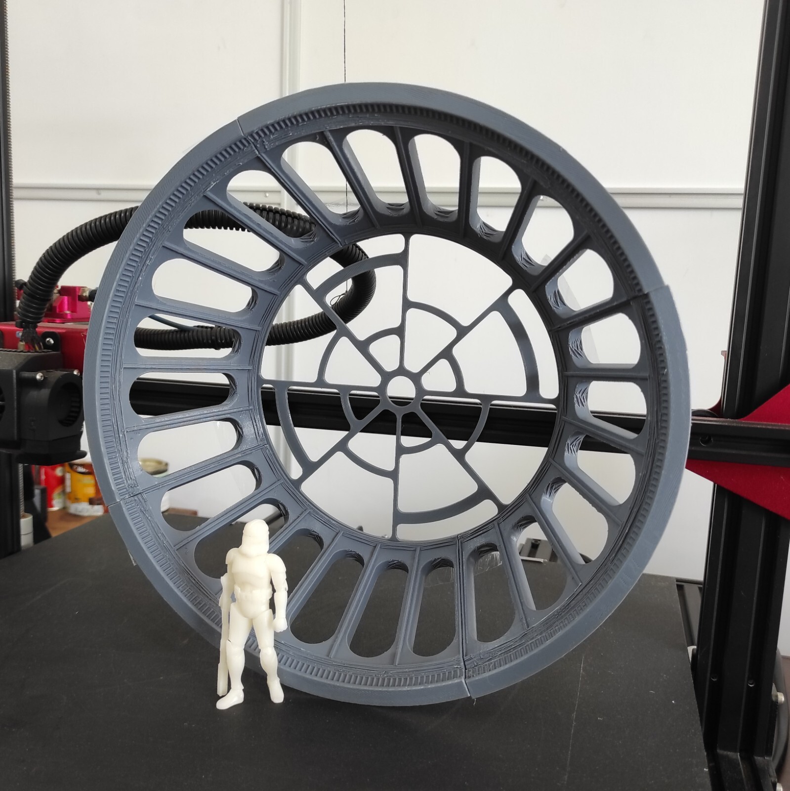 Emperor&rsquo;s Throne Room Round Window for 3.75 in (1:18) Figures Diorama