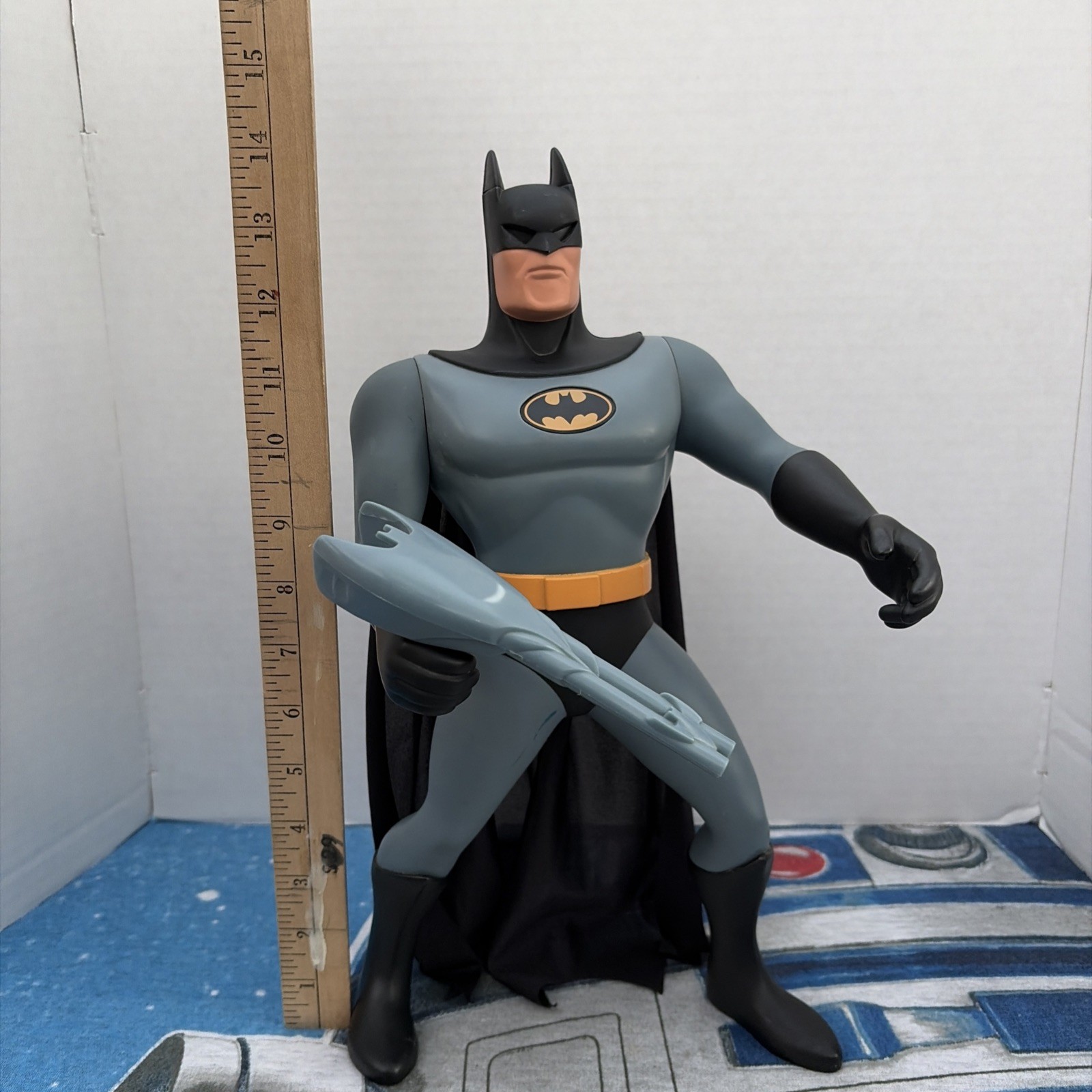 1994 – Kenner – Ultimate Batman 15&Prime; Figure with Light-Up Eyes, Chest, And Gun!