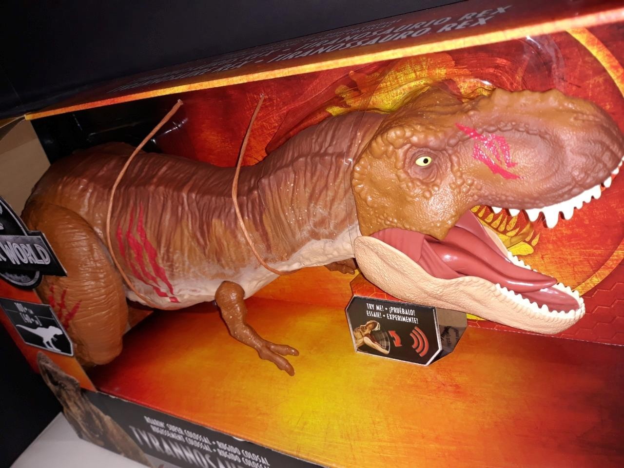 Jurassic World Tyranosaurus Rex Walmart Exclusive 40&Prime; Battle Damage Colossal #1