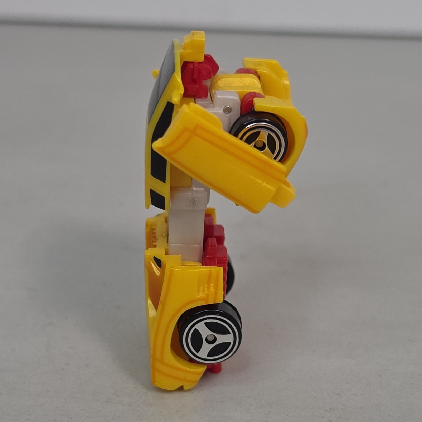 Transformers 2000 Spy Changers Yellow Autobot Eaglekiller