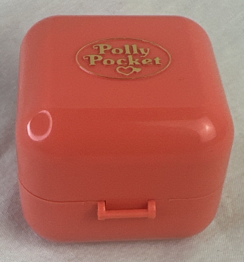 Polly Pocket &rsquo;91 Compact Bluebird Cube Beach Scene Dock Boat Ring Shark Included