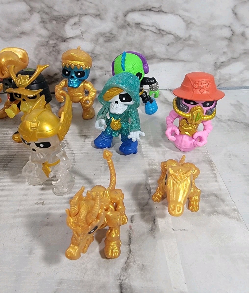 Treasure X Figures & Accessories Lot – Skeleton Pirates, Aliens Gold Weapons