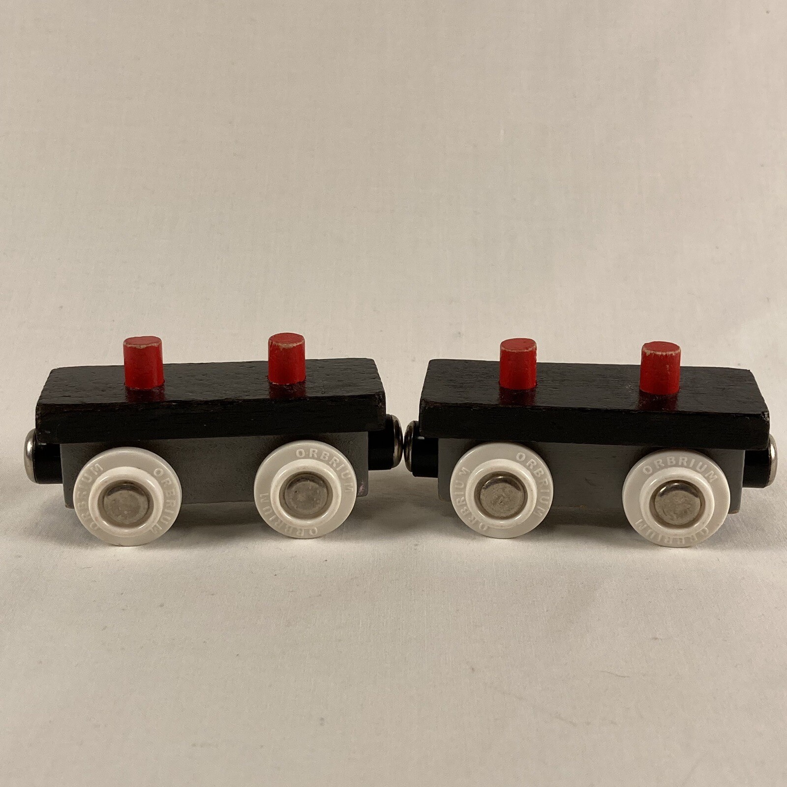 Orbrium Wooden Railway Lot of 2 Train Cars White Wheels Flat Magnet Thomas