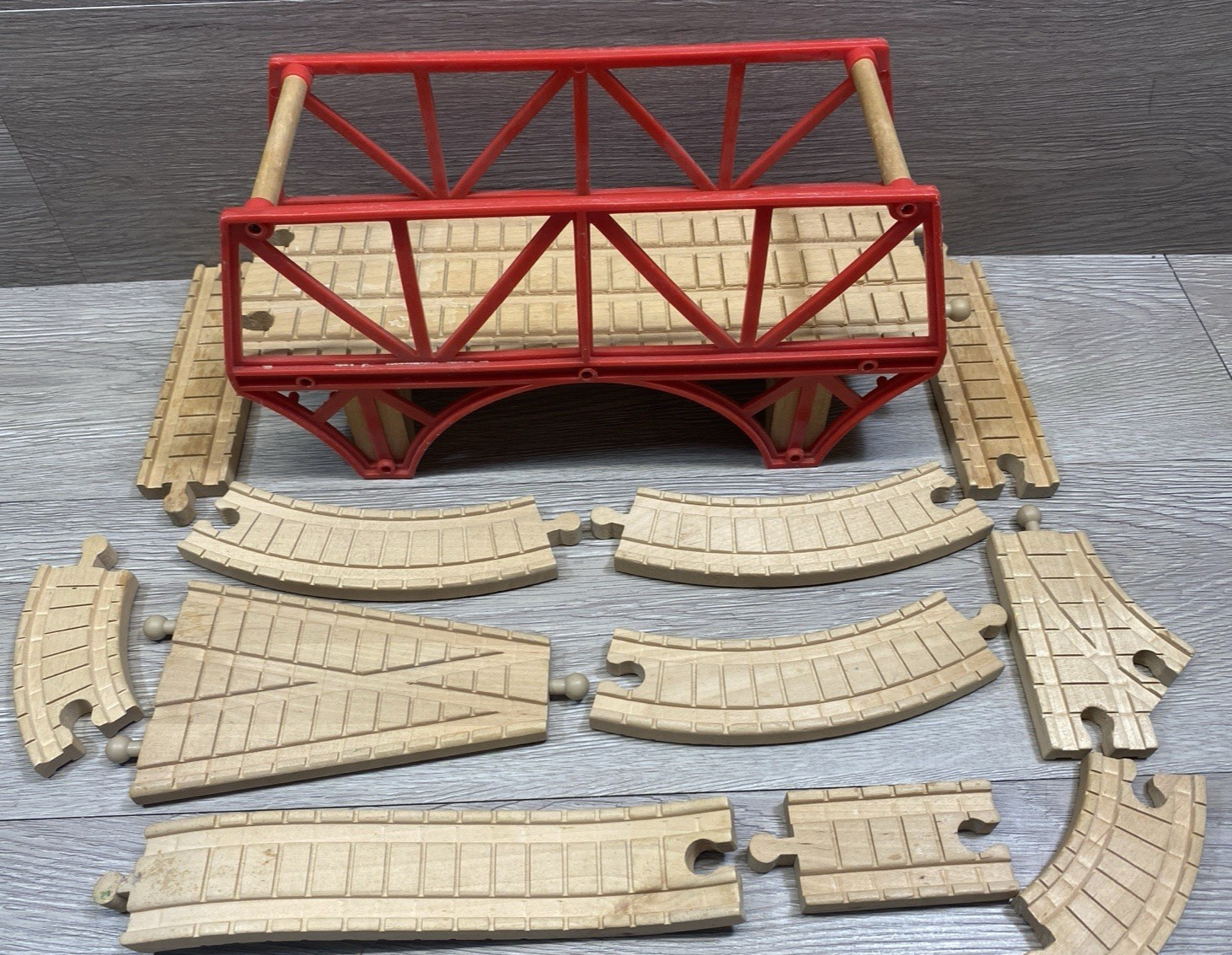 Thomas Wooden Railway Old Iron Bridge 2-Lane Clickity Clack Track Track Lot