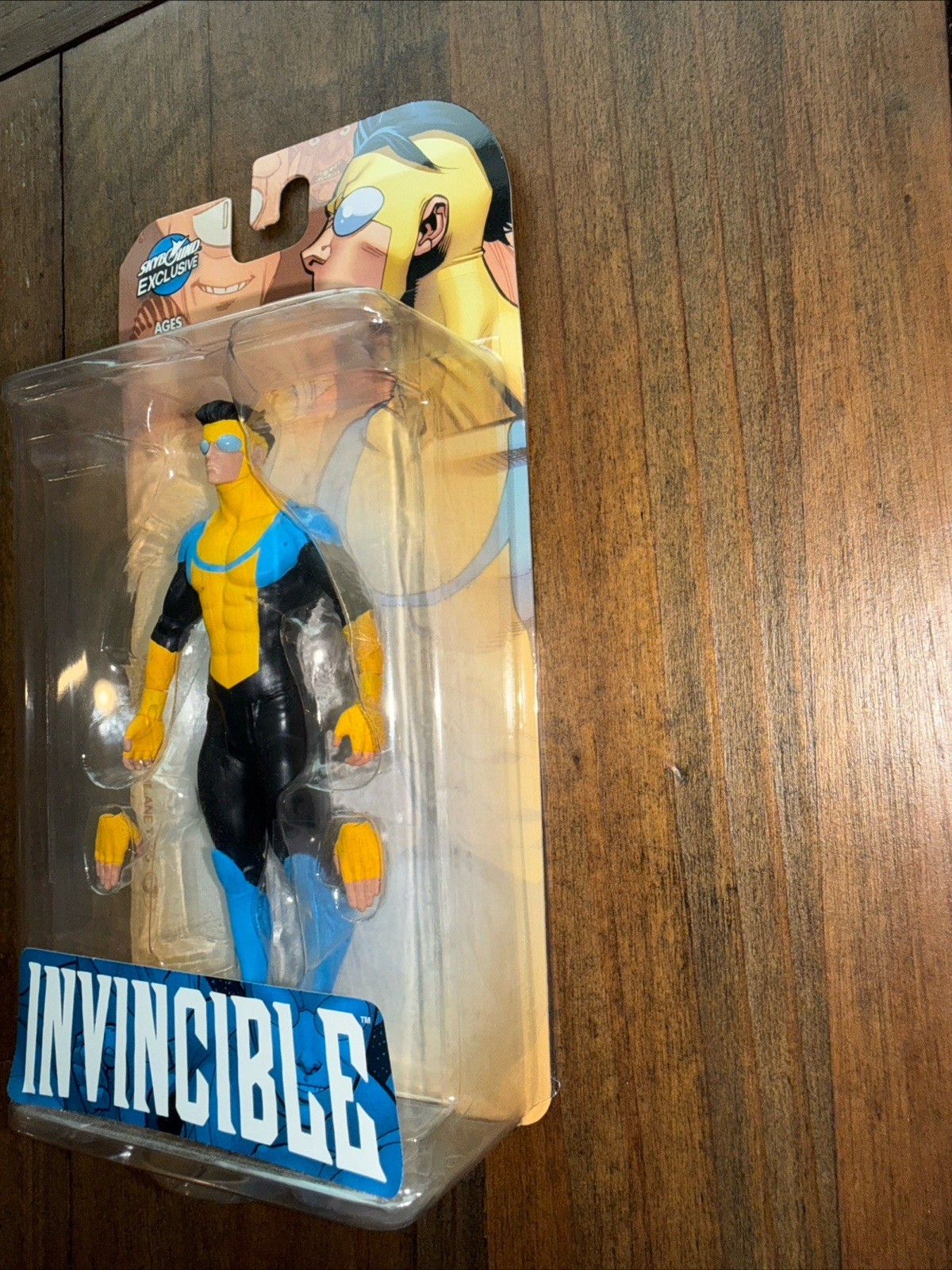 McFarlane Skybound Invincible Exclusive Yellow Suit Atom Eve Action Figure
