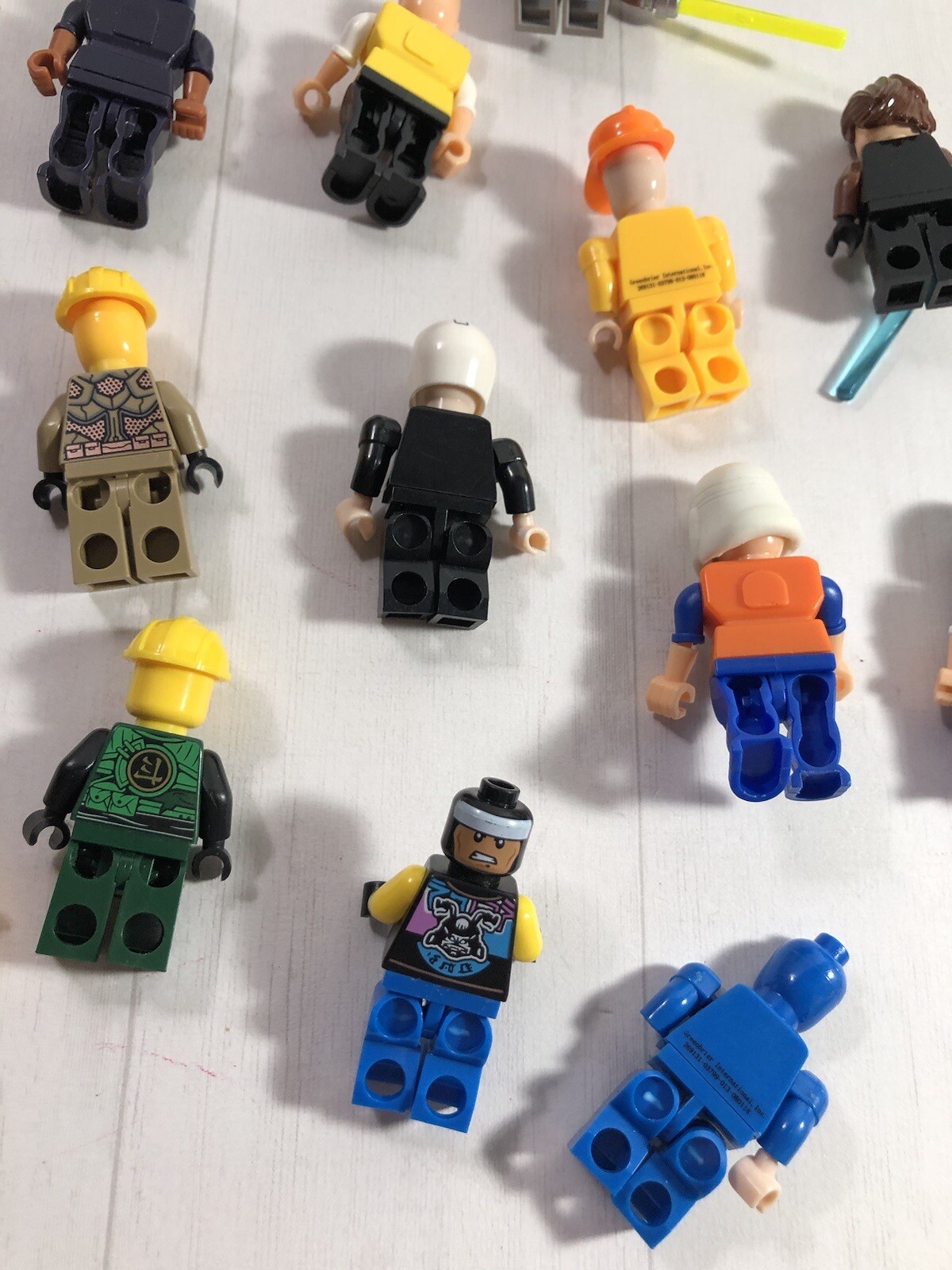LEGO MINIFIG PEOPLE 13 From Galaxies Far Away Plus Assorted Weapons