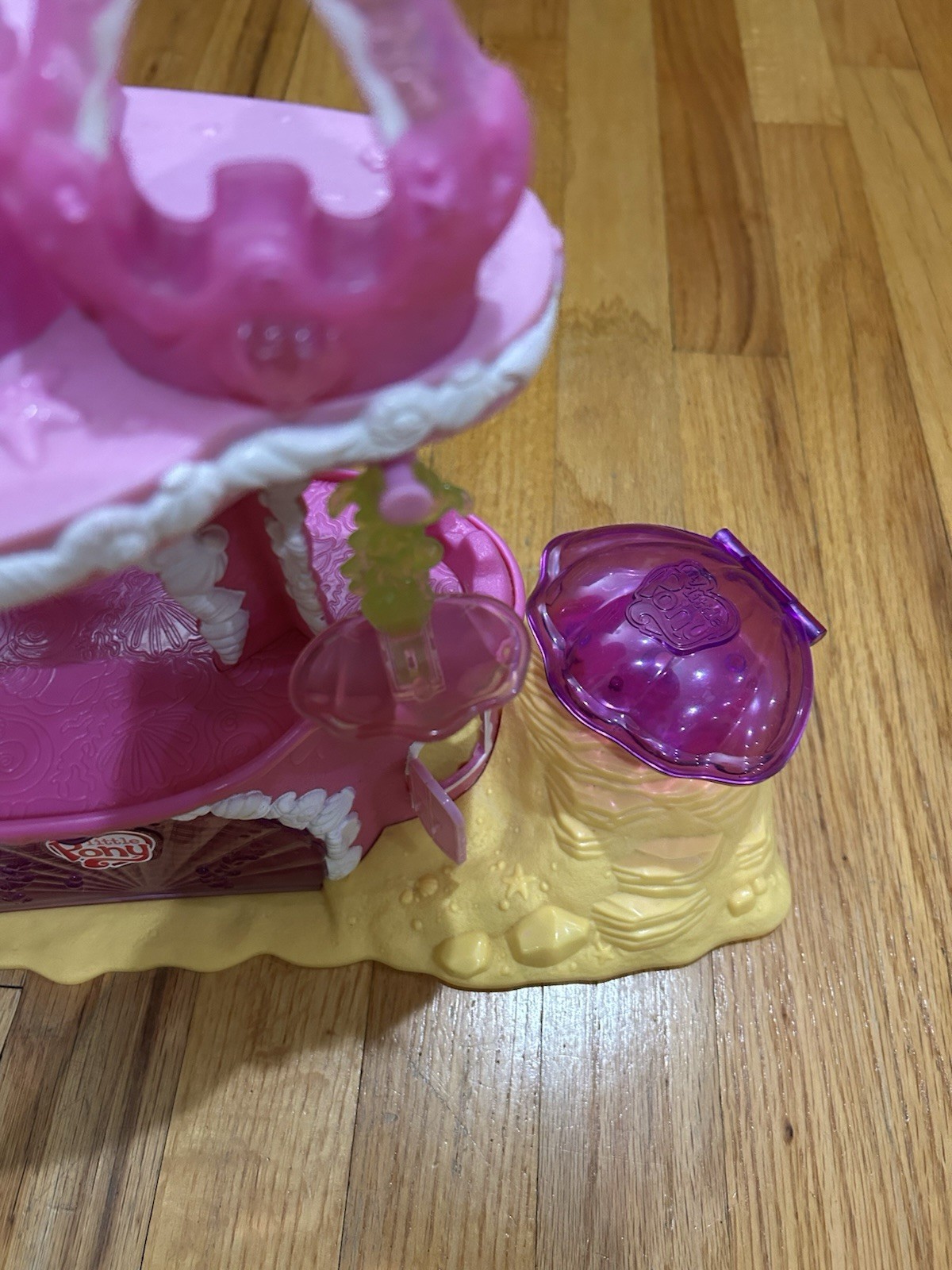 My Little Pony Mermaid Seahorse Castle & Dolphin Carriage with 2 figures