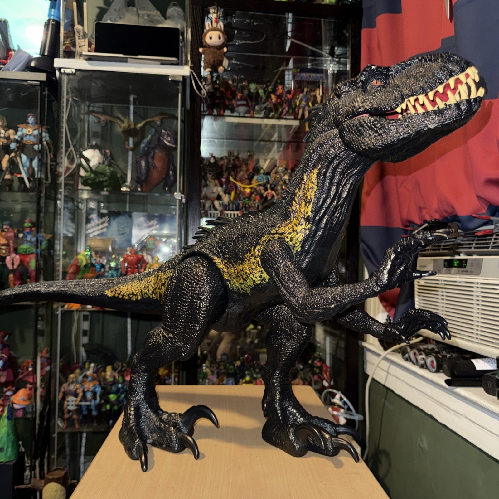 Large Jurassic World Super Colossal Indoraptor Action Figure Mattel 39” Dinosaur