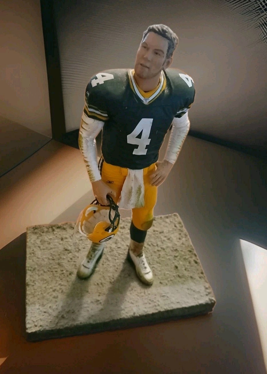 2005 Brett Farve McFarlane 12 NFL Football Green Bay Packers Figure Quaterback