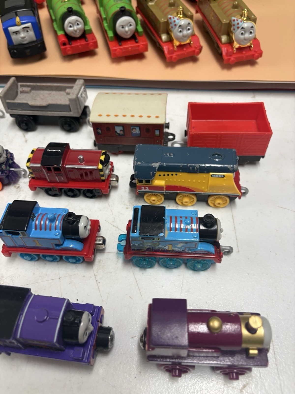 Thomas The Train & Friends Motorized HUGE Lot of Engines and Cargo 42pc Untested
