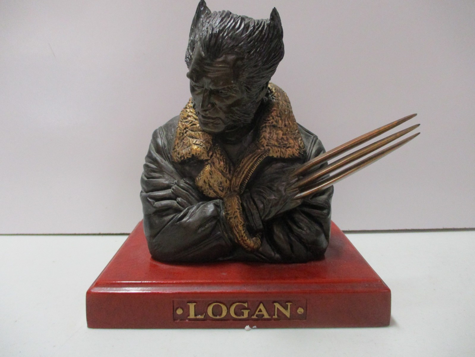 Marvel Limited Earth X Logan Bust Statue