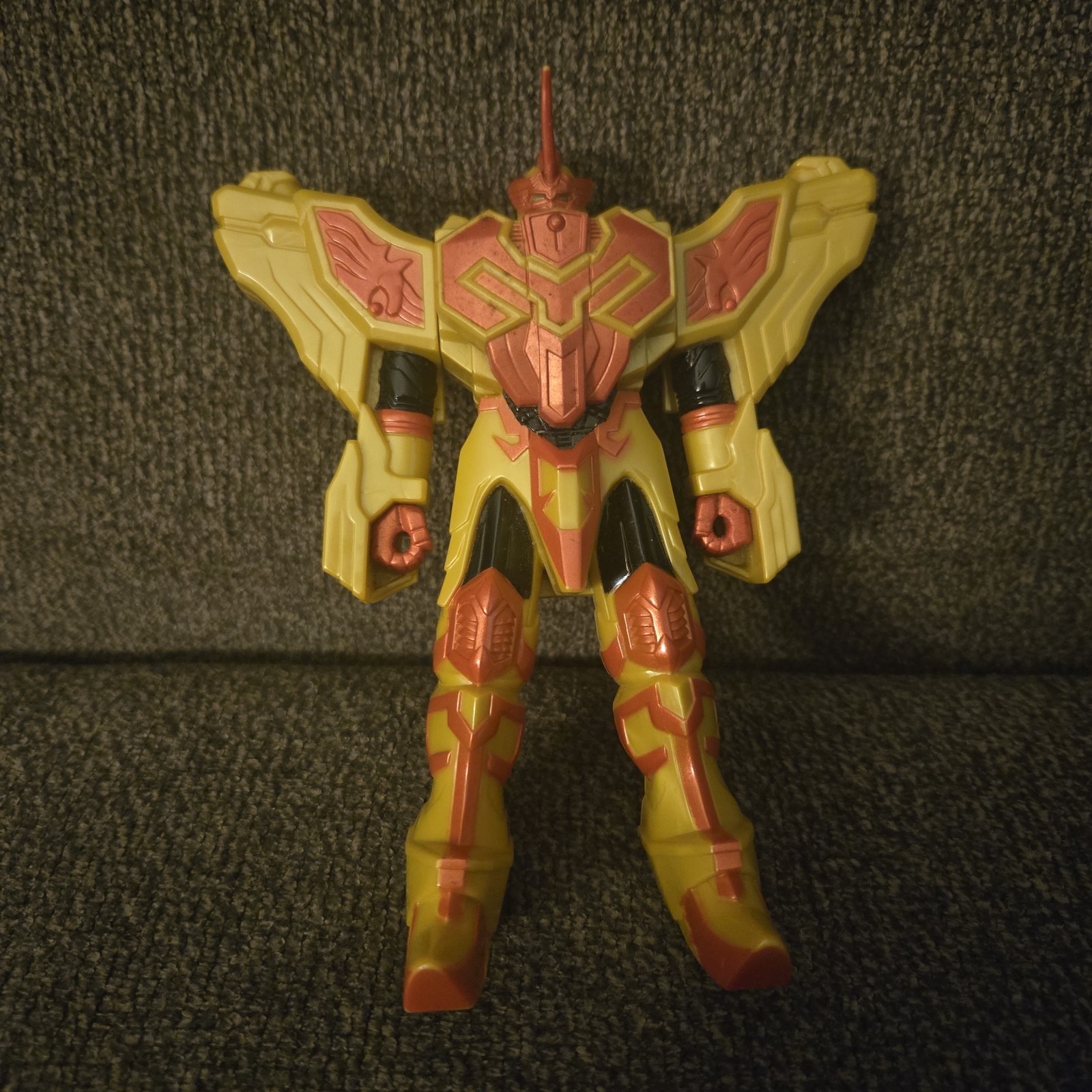 Bandai 2005 Power Rangers Mystic Force Saint Kaiser Unicorn Megazord Gold Figure