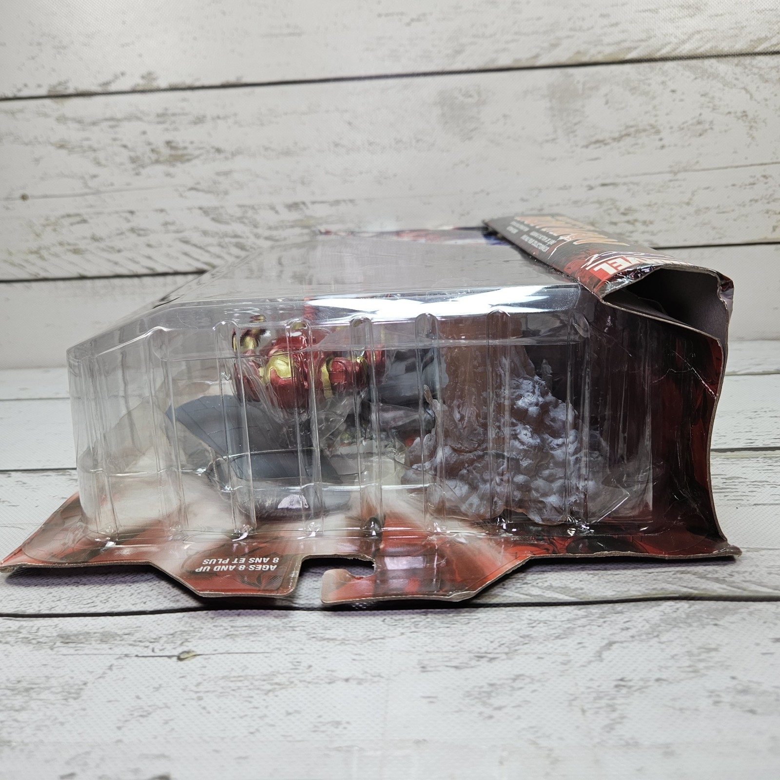 Diamond Select Marvel Select Bleeding Edge Iron Man 2014 7&Prime; Figure Box Damage