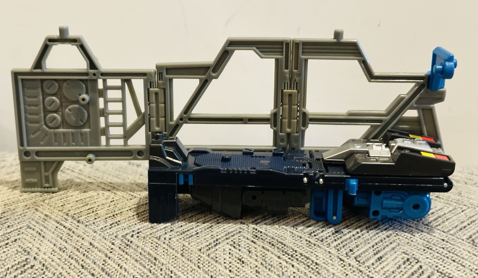 Transformers Robots in Disguise 01-03 Ultra Magnus Sam&rsquo;s Club Exclusive