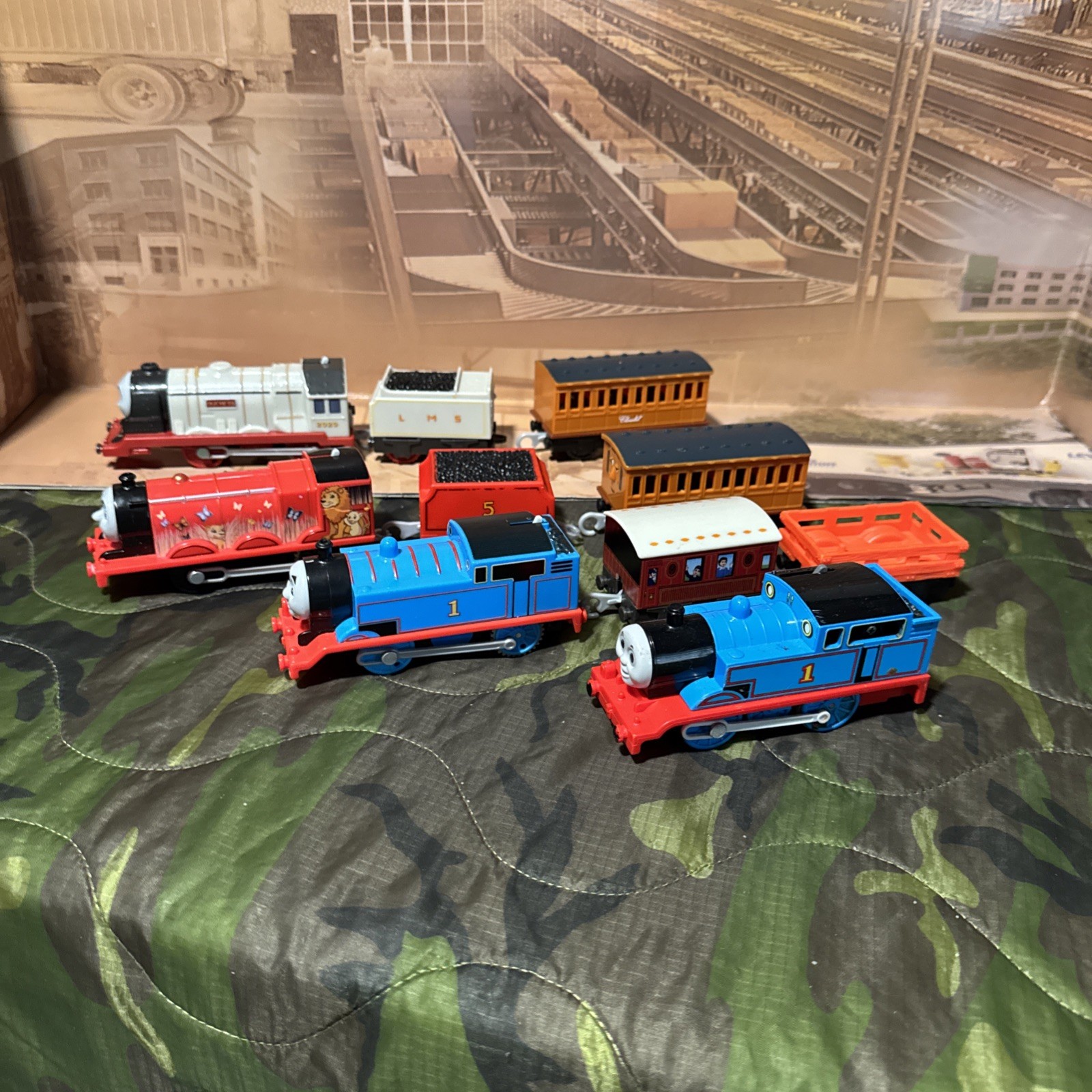 Trackmaster Thomas Motorized Train Lot of 4 Engines & Cars All Working.