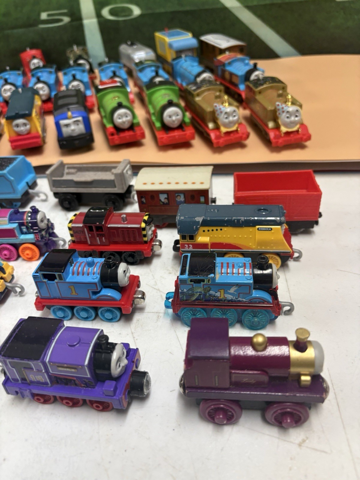 Thomas The Train & Friends Motorized HUGE Lot of Engines and Cargo 42pc Untested