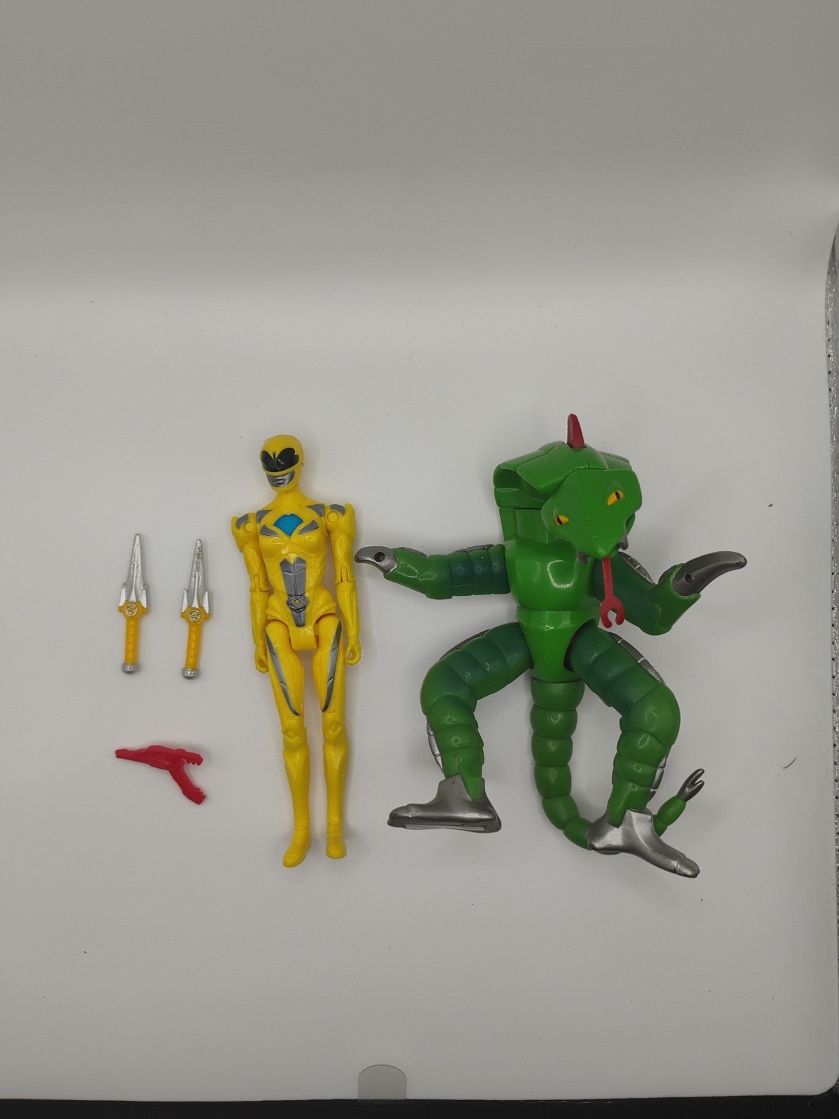 2 mighty morphin power rangers action figures 2017 Yellow & 1994 Pythor + Acc.