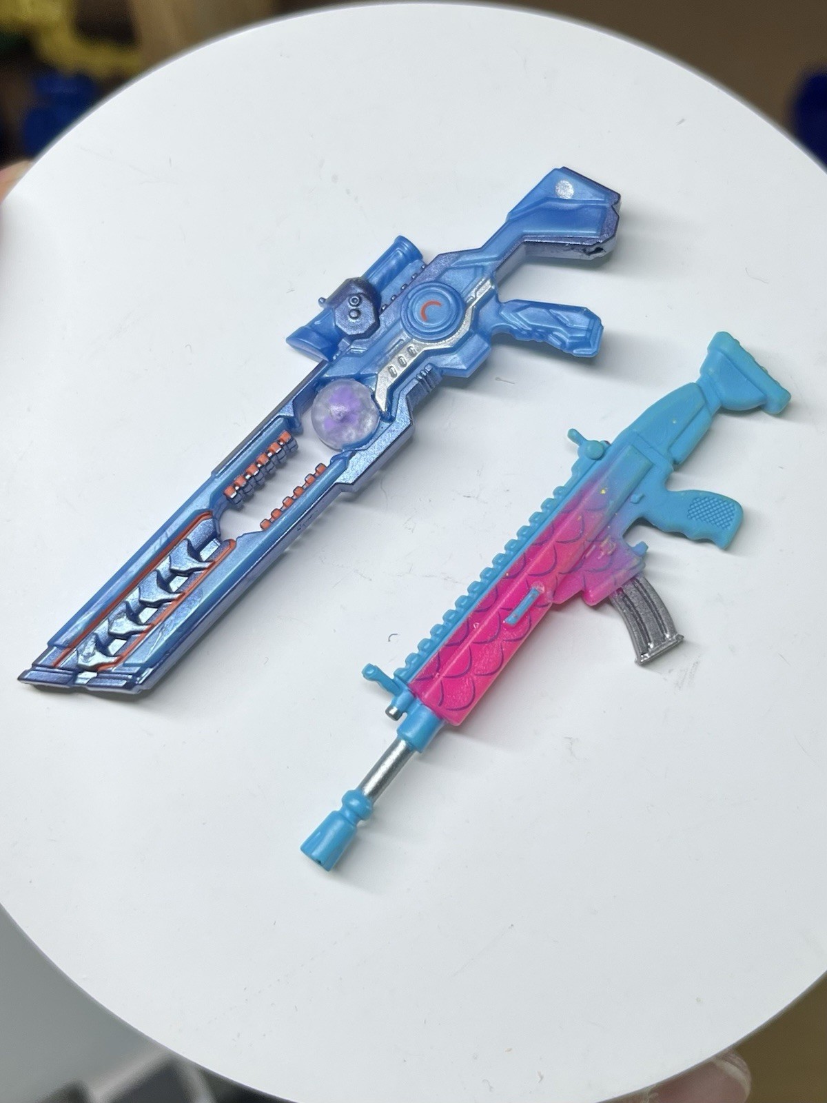 1/18 fortnite action figure Plasma weapon and Rainbow submachine gun （no figure）