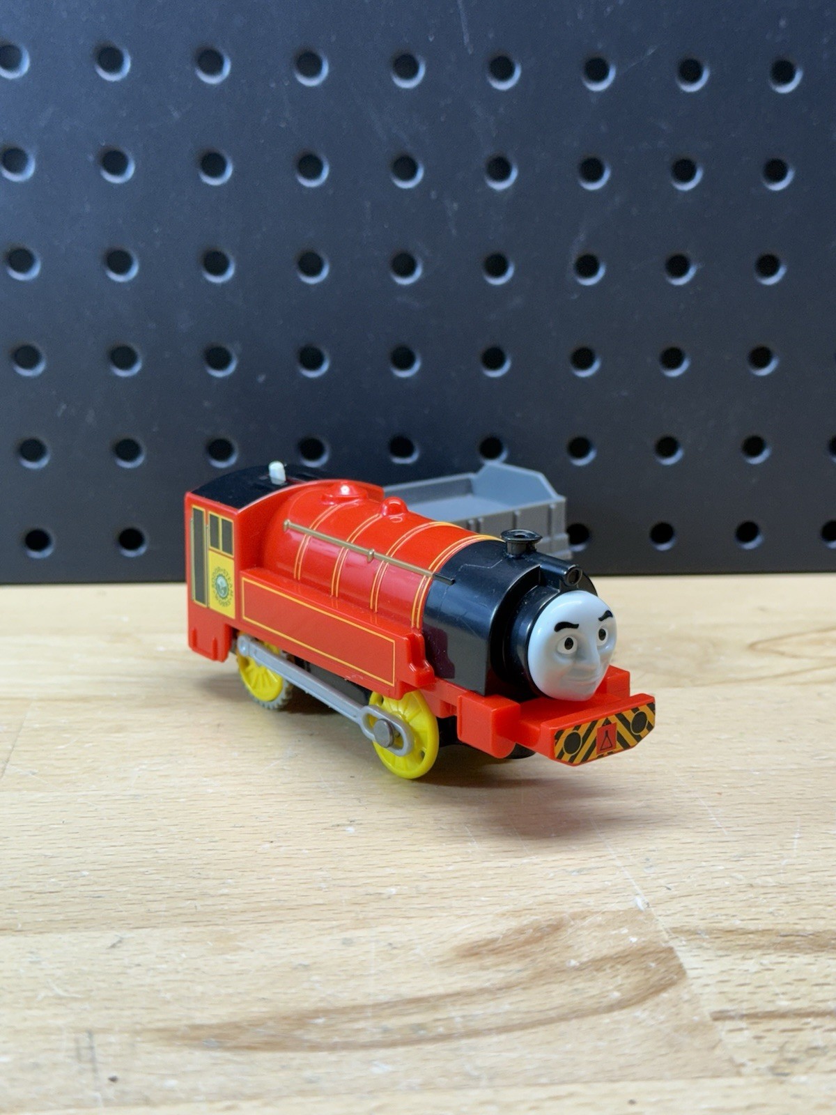 Thomas & Friends Trackmaster Motorized Train Victor & Cargo Car Engine