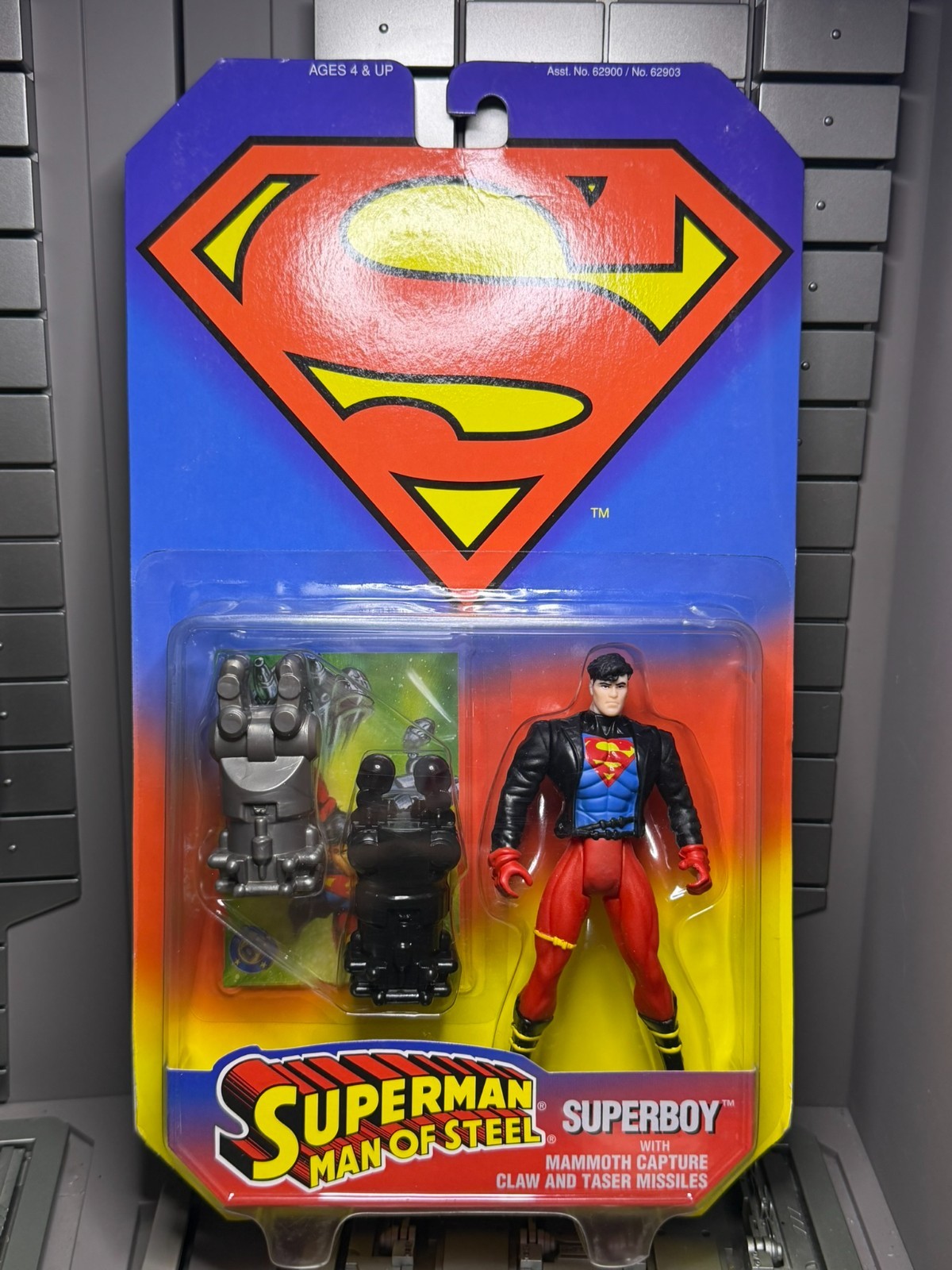 Kenner Superman Man of Steel SUPERBOY Mammoth Capture Claw & Taser Missiles 1995