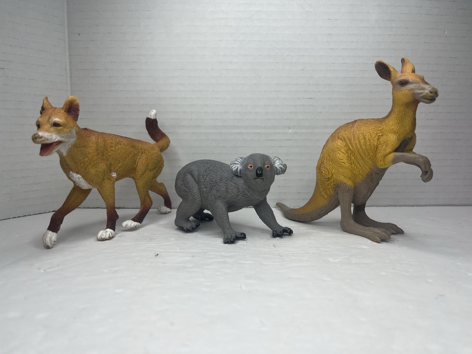 Vintage Plastic Animal Toy Lot Figurine Kangaroo Dingo Koala Australia