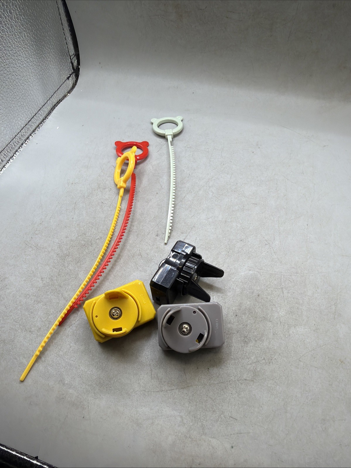 Original Hasbro Beyblade Handheld Launcher Lot Of 3 Gray,black Yelow