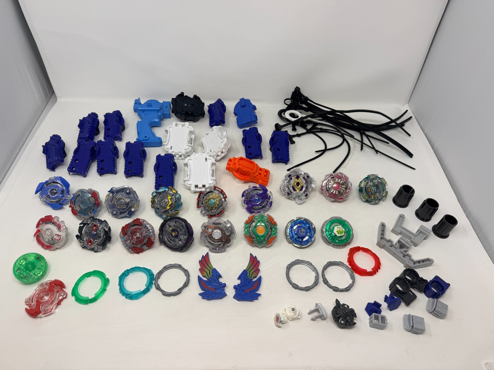 Huge Lot of 73 pcs Beyblade Burst Metal Mixed w/Launchers, Zip Cords & More