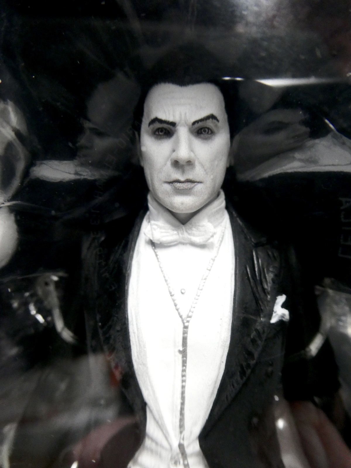 NECA Universal Monsters Ultimate Black & White DRACULA 2022 Bela Lugosi
