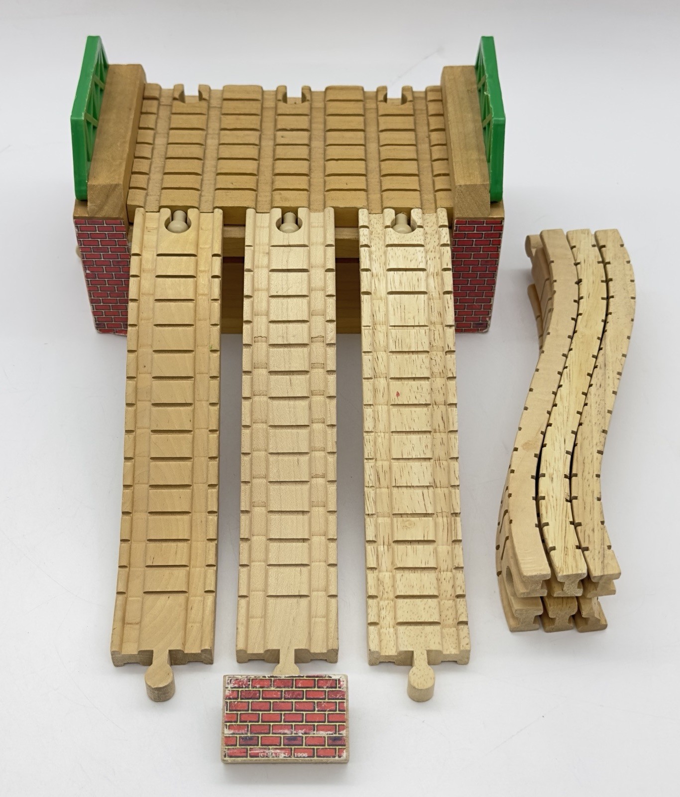 HENRY’S TUNNEL Thomas & Friends Clickety-Clack Wooden Railway w/Tracks Vtg 1996
