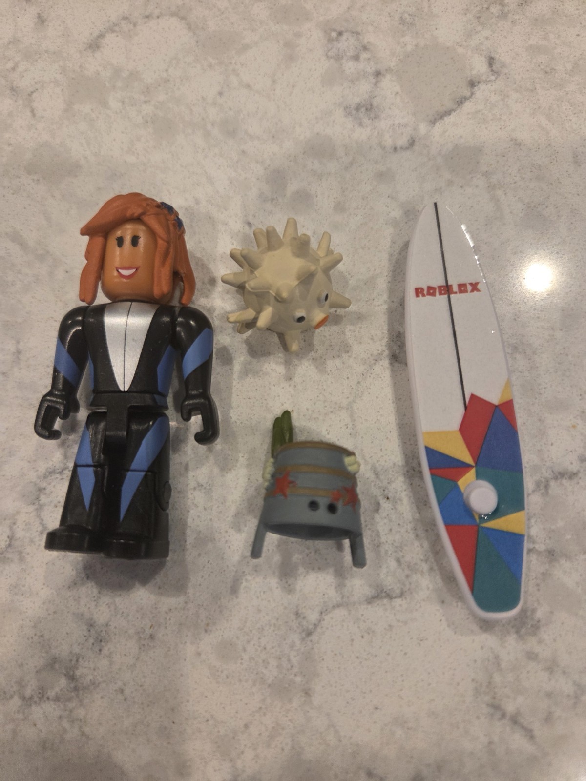 ROBLOX Figure SHARKBITE SURFER Playset complete