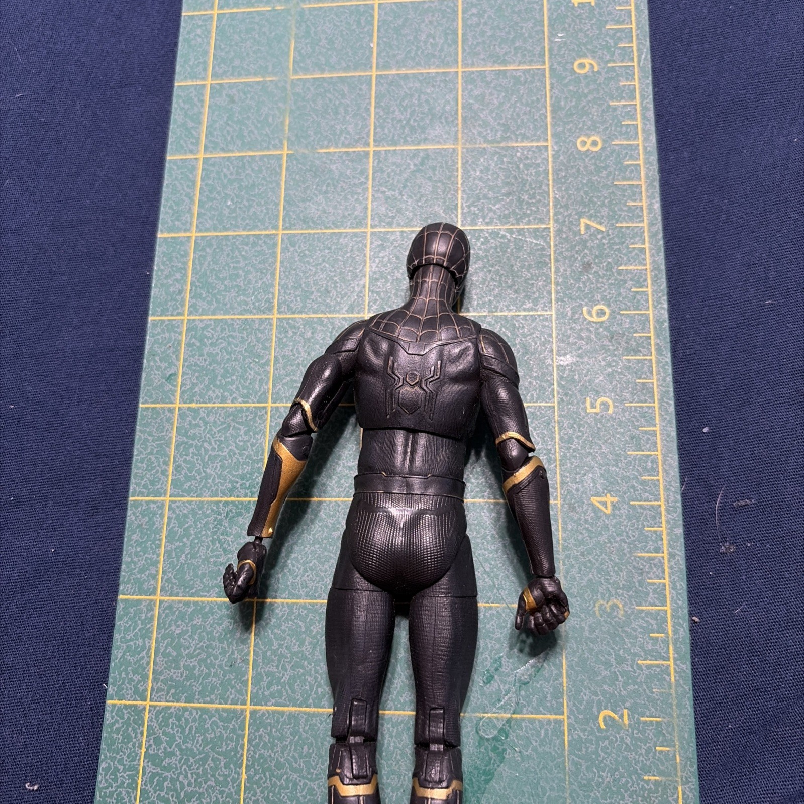Diamond Select Marvel Select Spider-Man No Way Home Black/Gold Suit 7” Figure