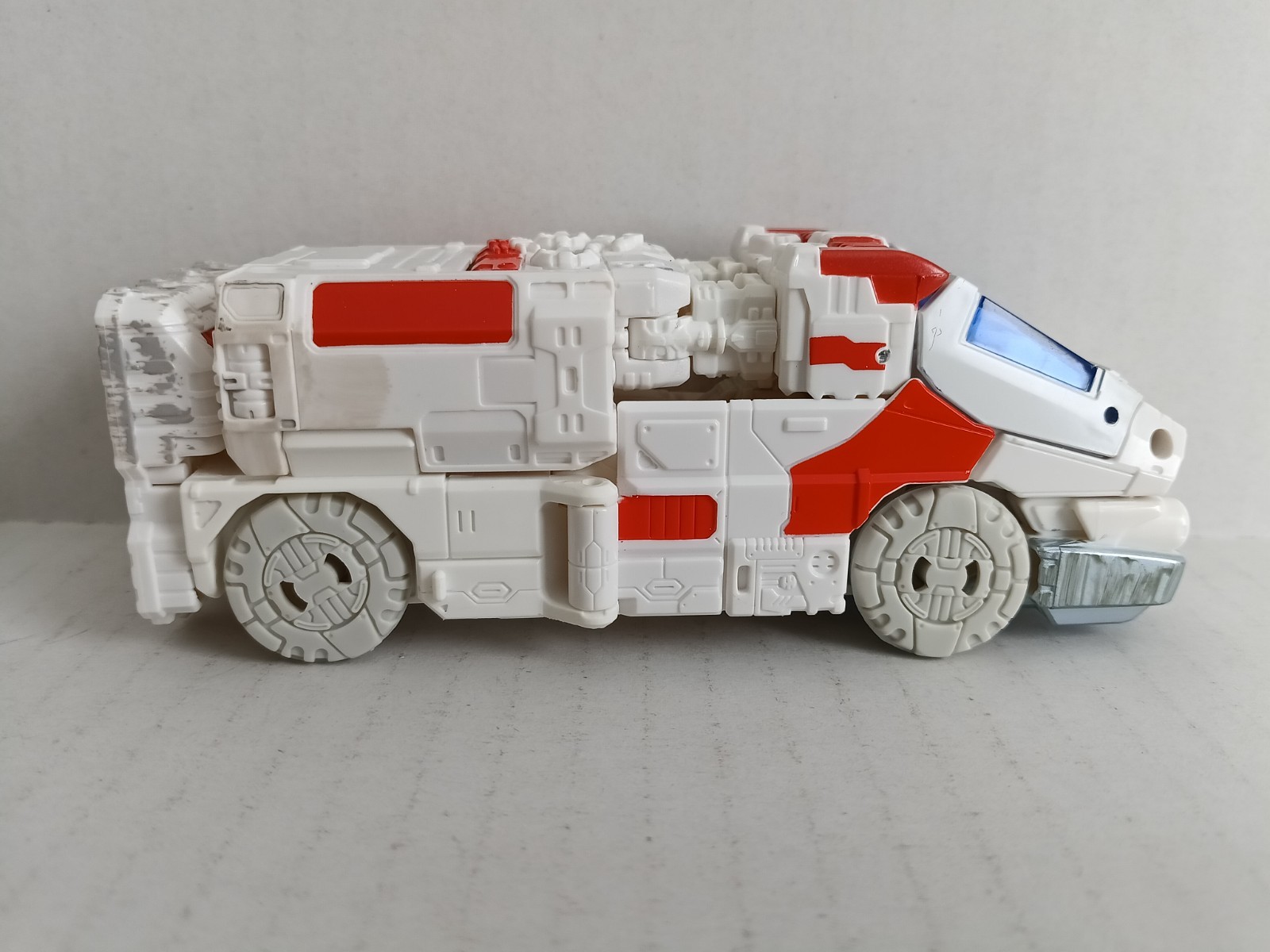 Transformers War for Cybertron: Siege- Deluxe Class Ratchet(Walgreens Exclusive)