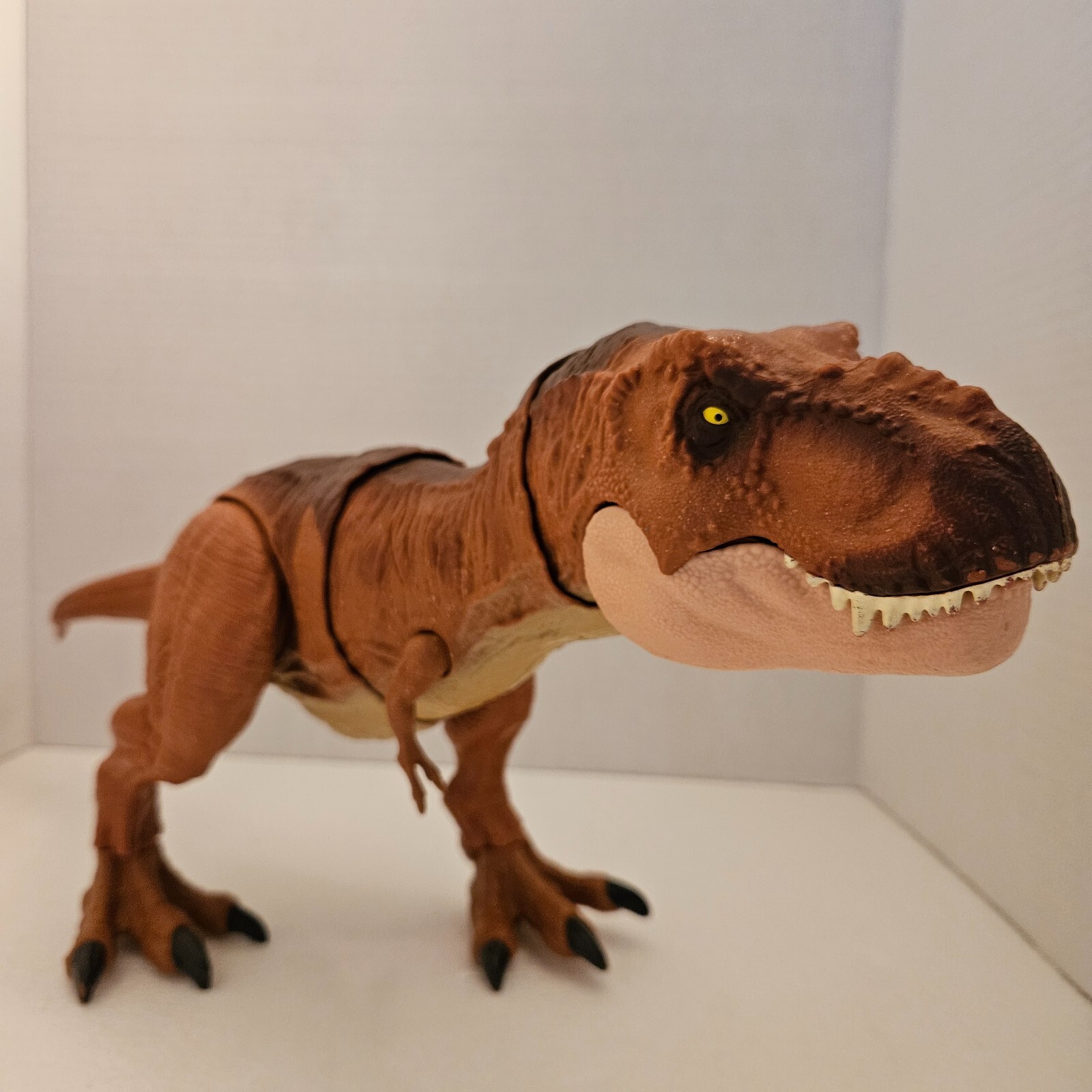 Jurassic World Thrash N&rsquo; Throw T Rex Tyranosaurus Dinosaur Roars Stomping Sounds