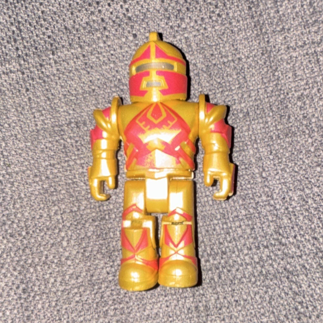 Gold & Red Armored Mini Action Figure Toy – Gold/Red Action Figure