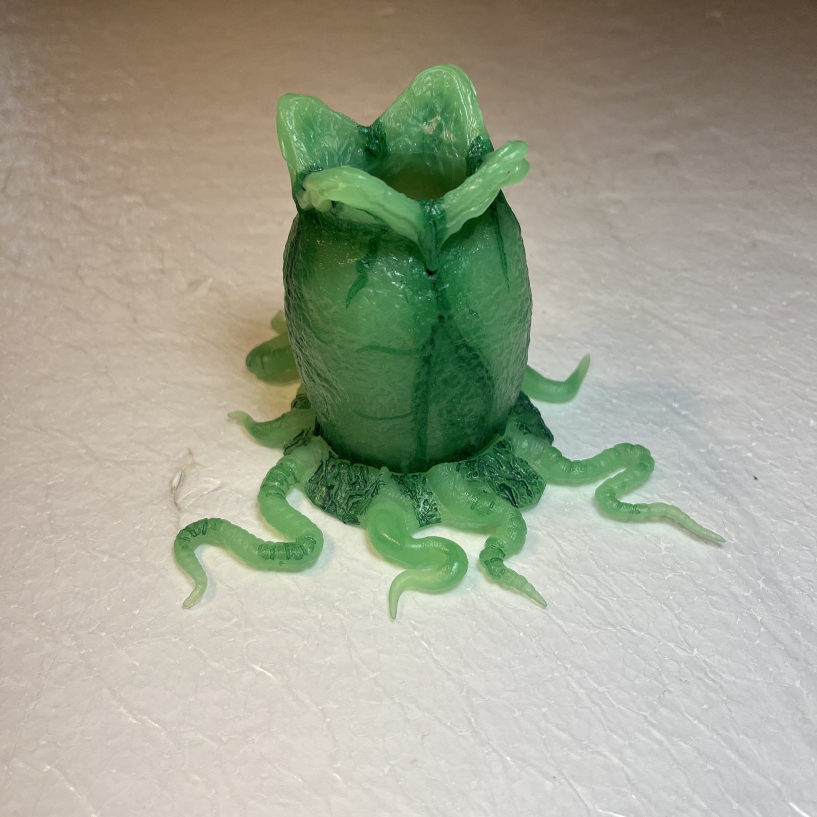 NECA SDCC 2020 Exclusive Glow in the Dark Ultimate Big Chap Alien (PLANT ONLY)