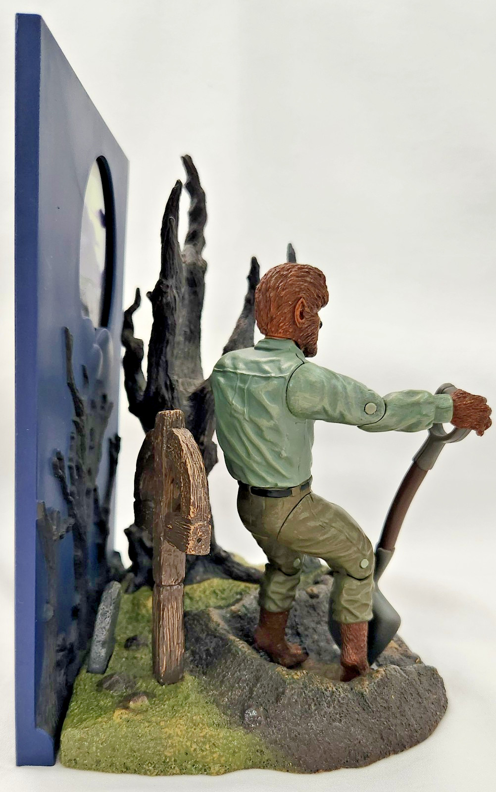 Universal Studios Monsters THE WOLF MAN Figure Cemetary Diorama 2003 Jakks