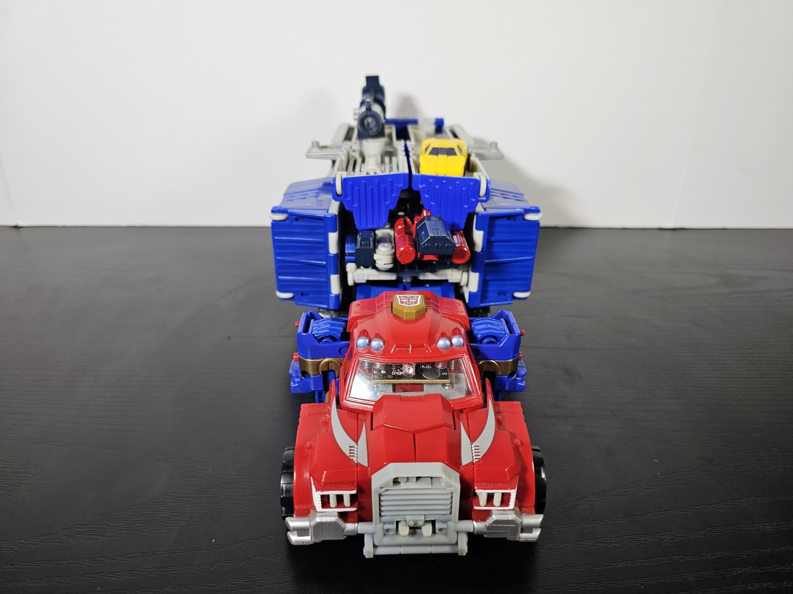Hasbro Transformers Armada Optimus Prime Super Class Figure Trailer & Sparkplug