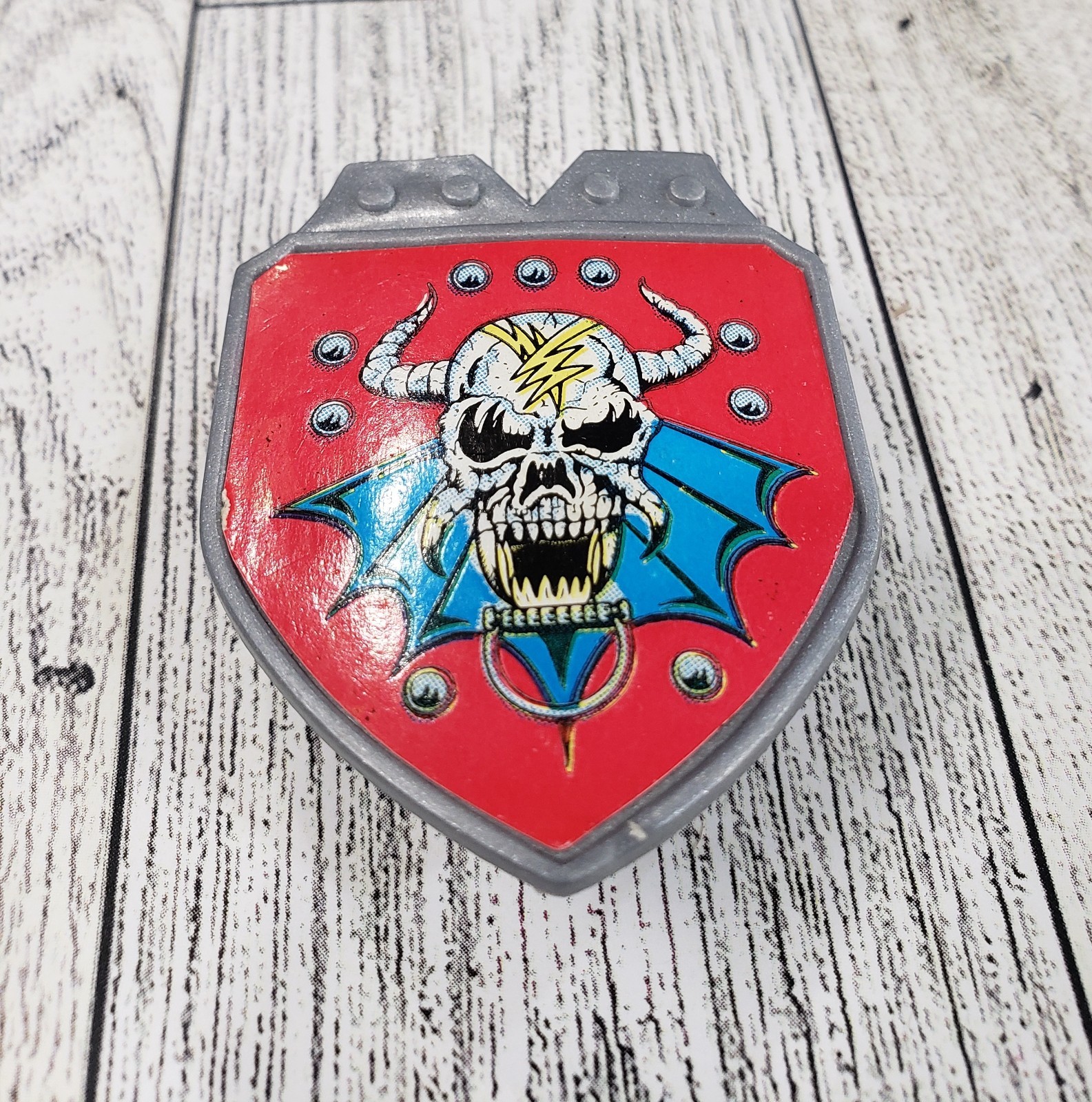 Shield – Red w/Skull – Iguana ▪ Galaxy Fighters SEWCO MOTU KO Warriors 1980s