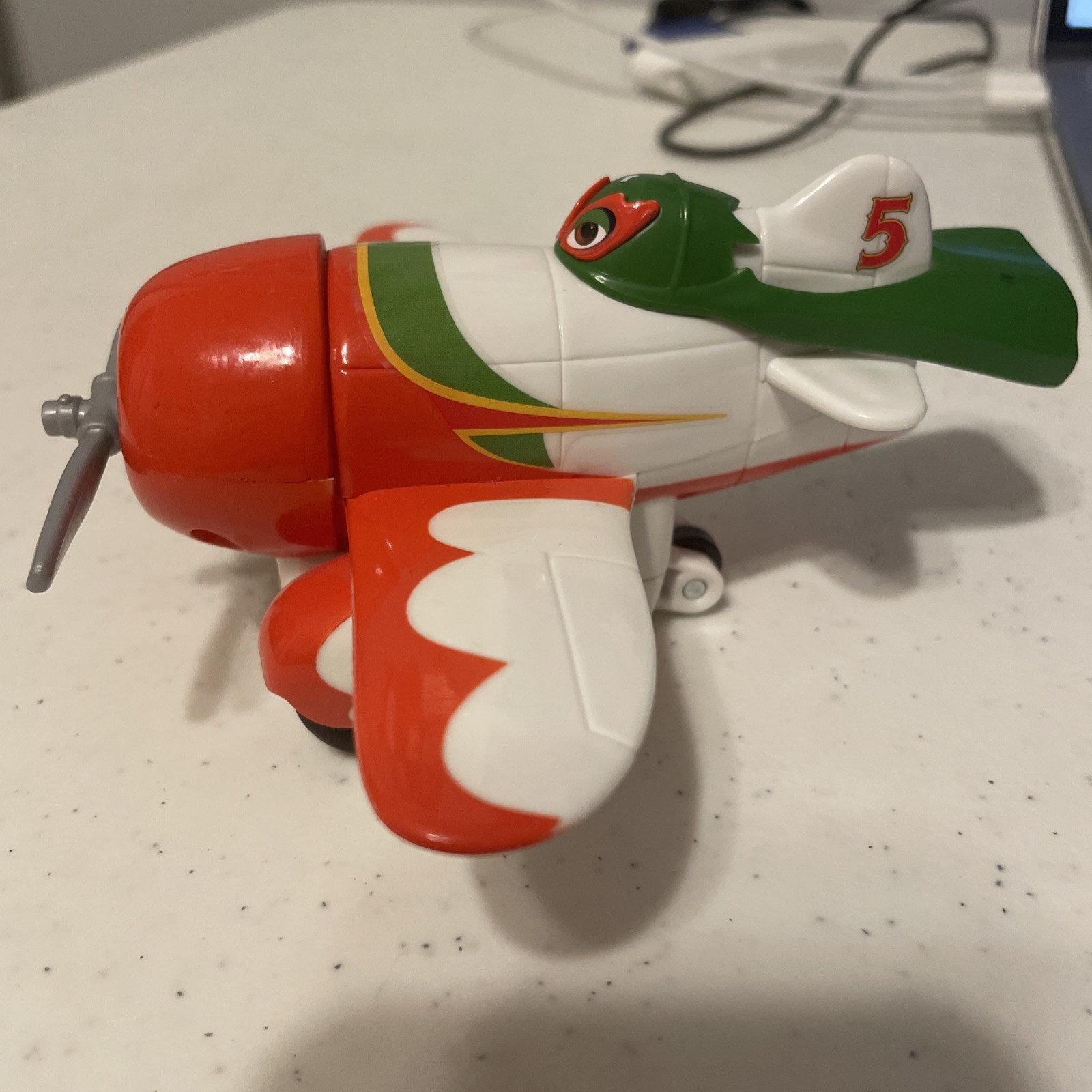 Disney Pixar Planes EL CHUPACABRA 6&Prime; x 5 1/4&Prime; Plastic pull back airplane X9512