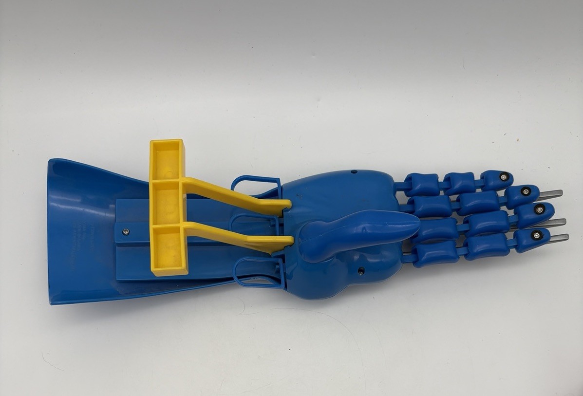 Marvel Studios X-Men &rsquo;97 Wolverine Slash Action Claw Role Play Toy, Super Hero