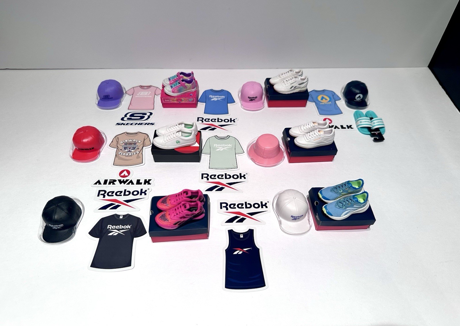 Zuru Mini Brands Sneakers Reebok Sketchers & Airwalk In Box With Hats Miniatures