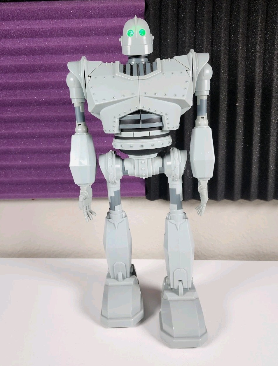 The Iron Giant 14” Thinkway Toys Figure 2010-12-WS Lights Sounds Walking TESTED