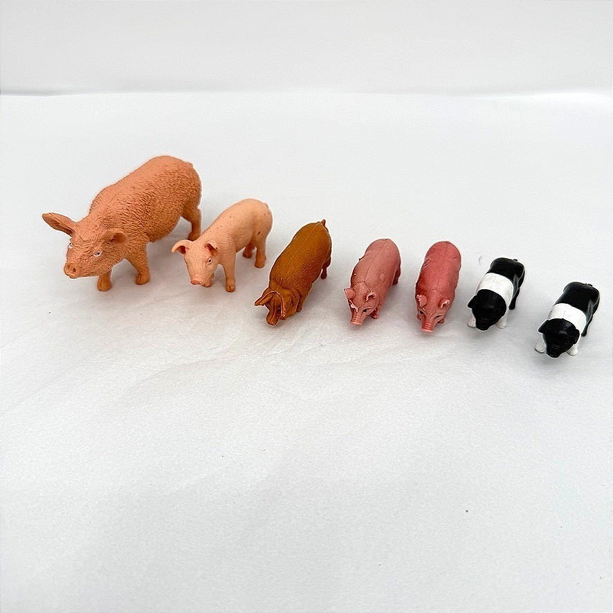 Plastic Pig Swine Toy Figurines Miniature Farm Animals Lot 7 Piece Assorted