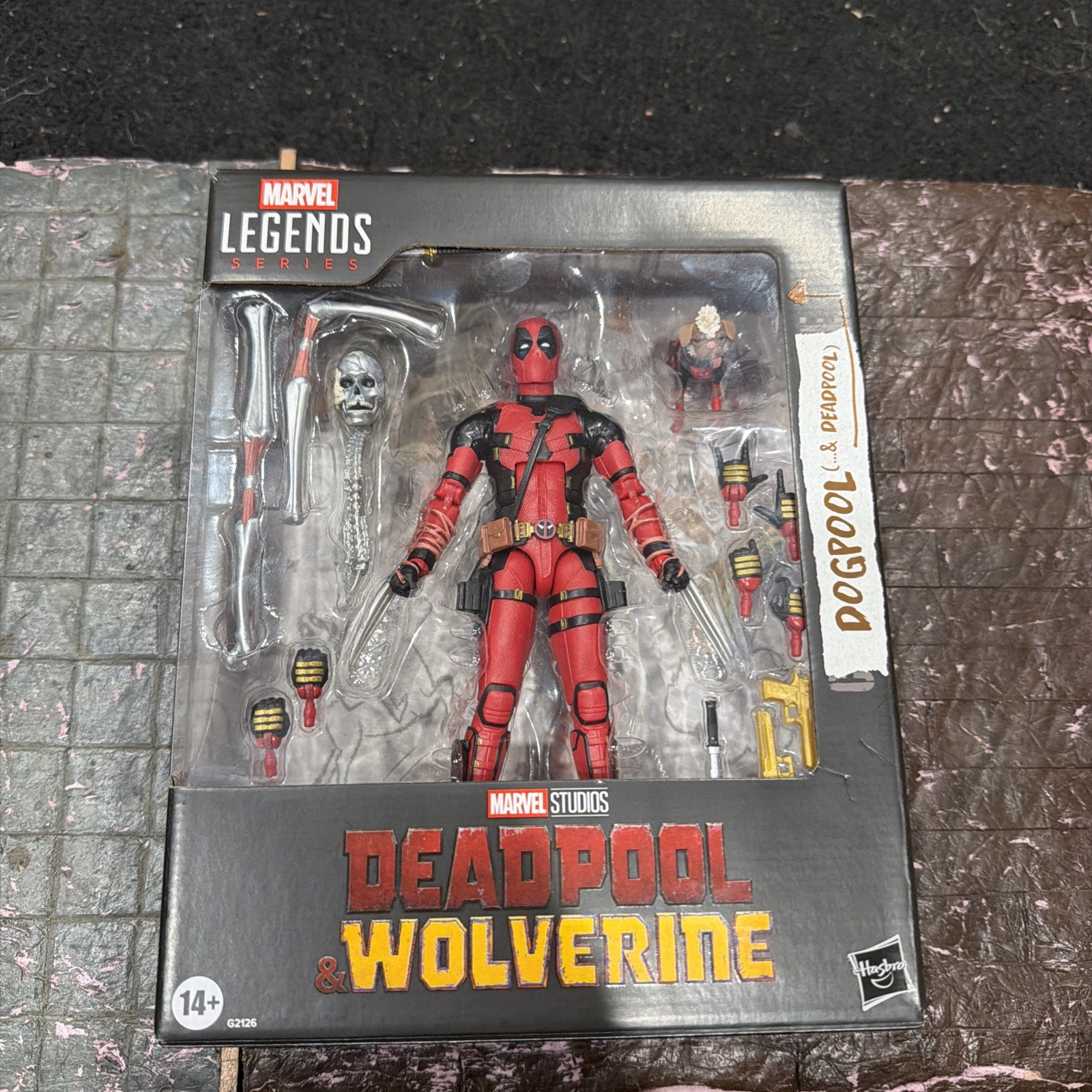 Hasbro Marvel Legends Deadpool Action Figure with Dogpool Figure New In Hand