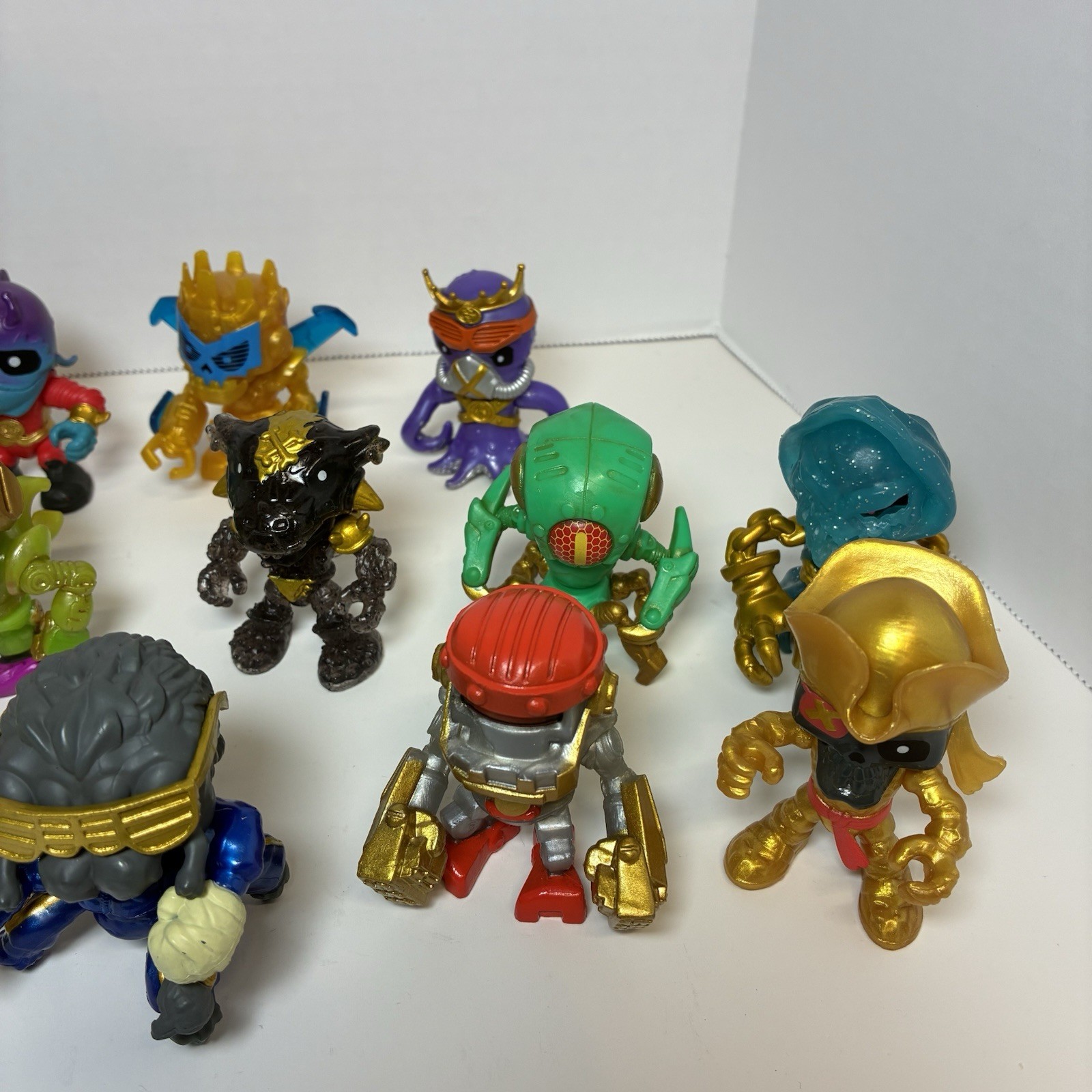 Large Lot of Treasure X Action Figures Moose Toys Aliens Robots Dinos Pirates