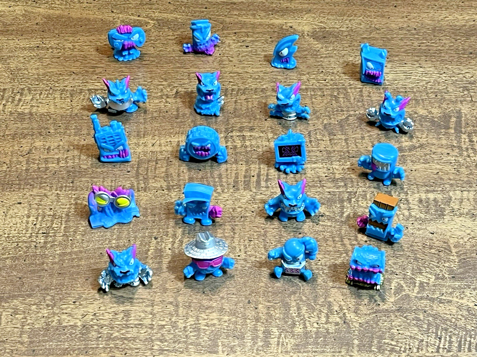 Mr. Beast Lab Swarms Lot Of 20 Figures Micro Beasts