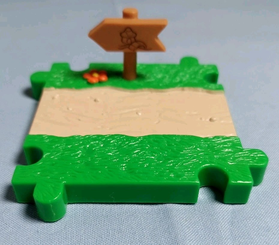 Jakks 2013 Smurfs Micro Village Garden, Water, Treasure, 19 Tiles & 10 Smurfs