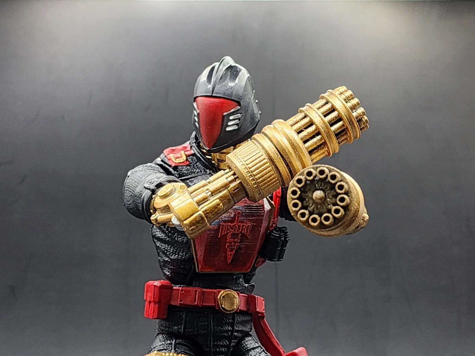 Iron Grenadier mini gatlings, swords, 2 handed gatling red/gold and gold – 1/12