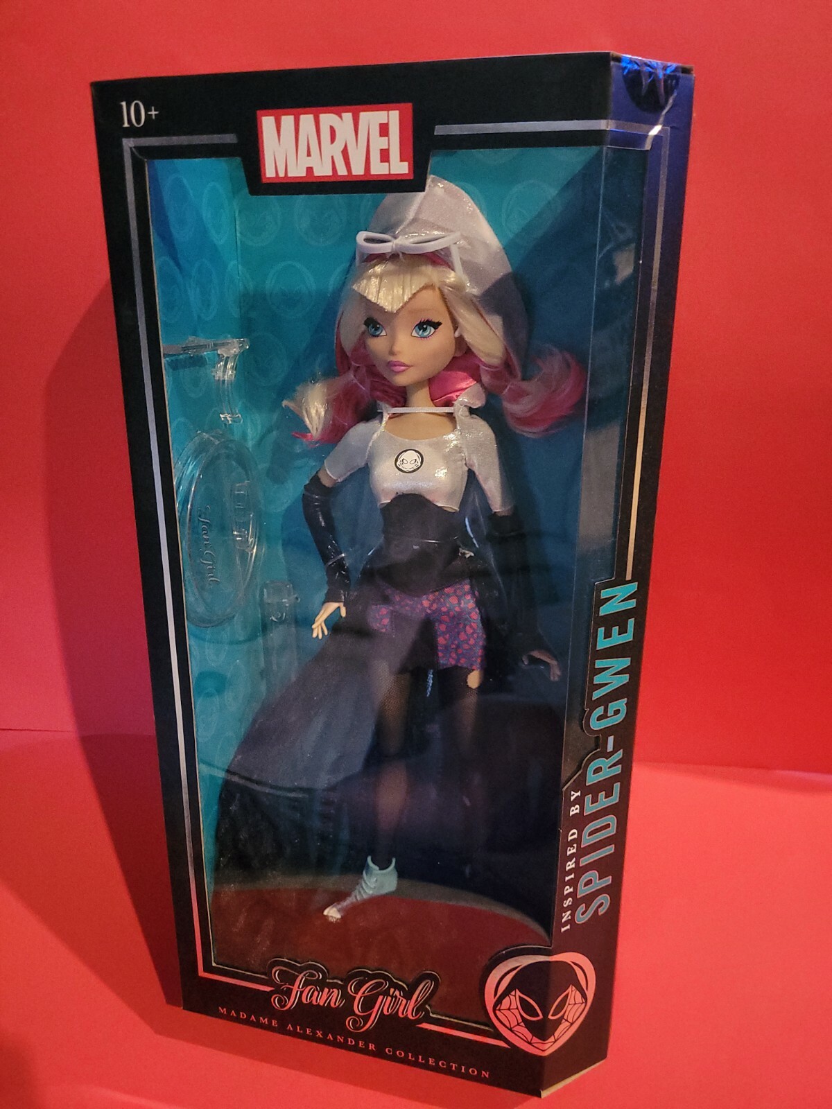 NEW Marvel SPIDER GWEN Fan Girl Collectible by Madame Alexander