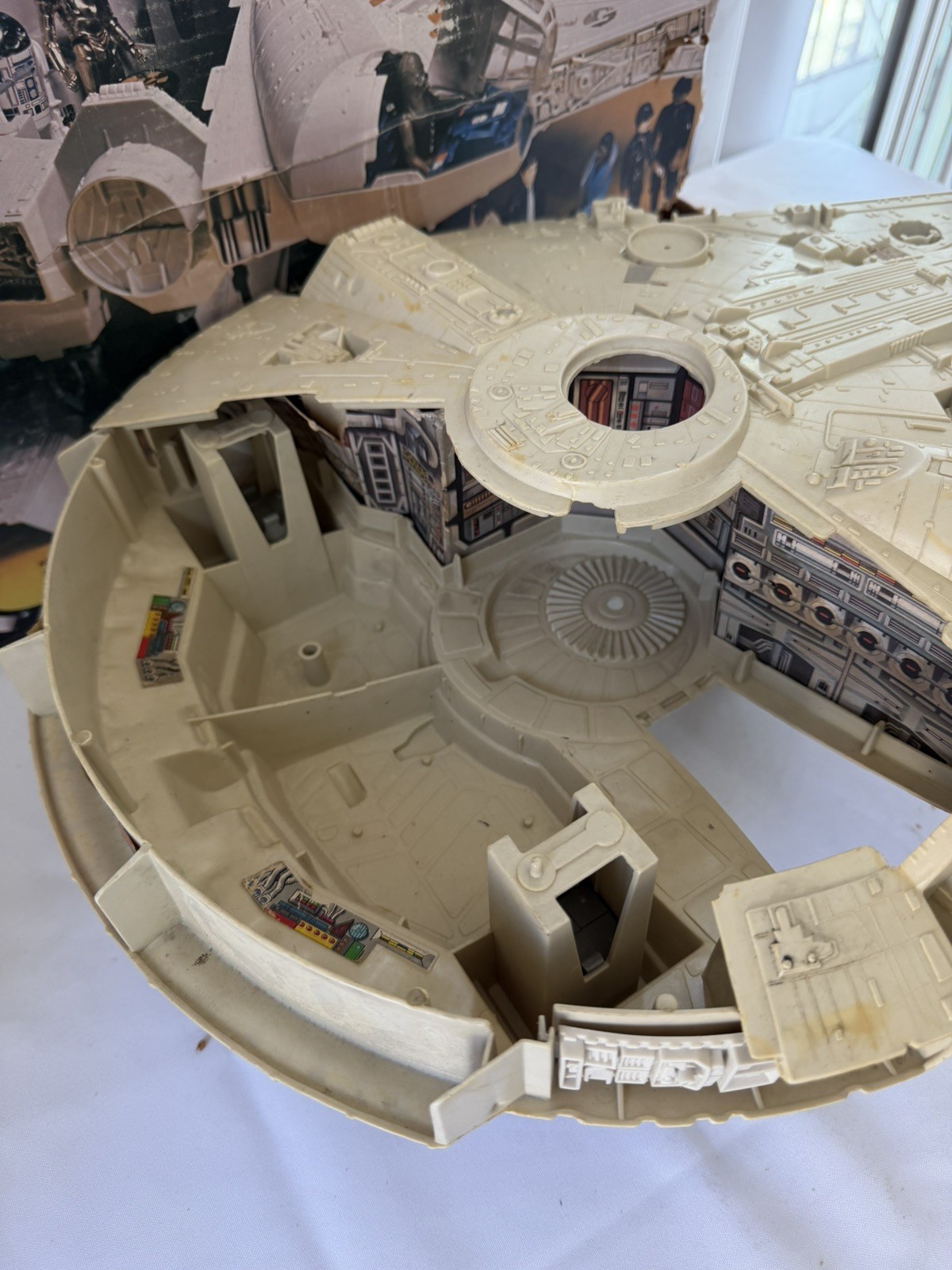 VINTAGE 1983 STAR WARS MILLENIUM FALCON WITH BOX Incomplete ￼